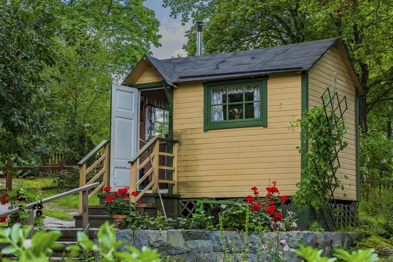 Amazon Is Selling a Foldable Tiny House for $12,000