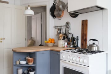 4 Kitchen Items Chefs Always Buy Thrifted (And One Thing They Never Do)