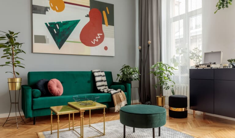 “Romcom Interiors” Is the Nostalgic Trend You Need to See This Spring